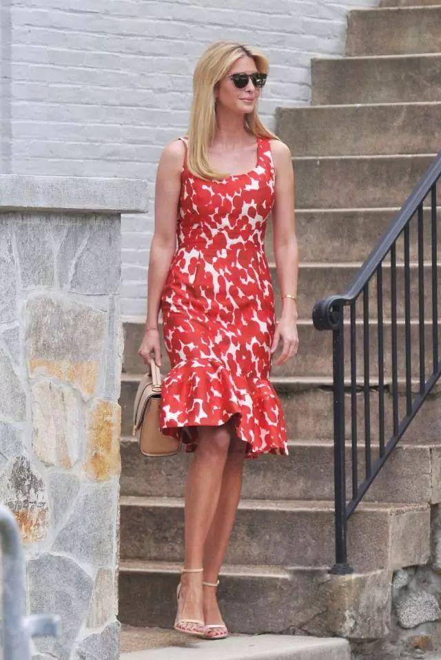 This summer dress is paired with heel shoes, and the gentle temperament is unconventional!