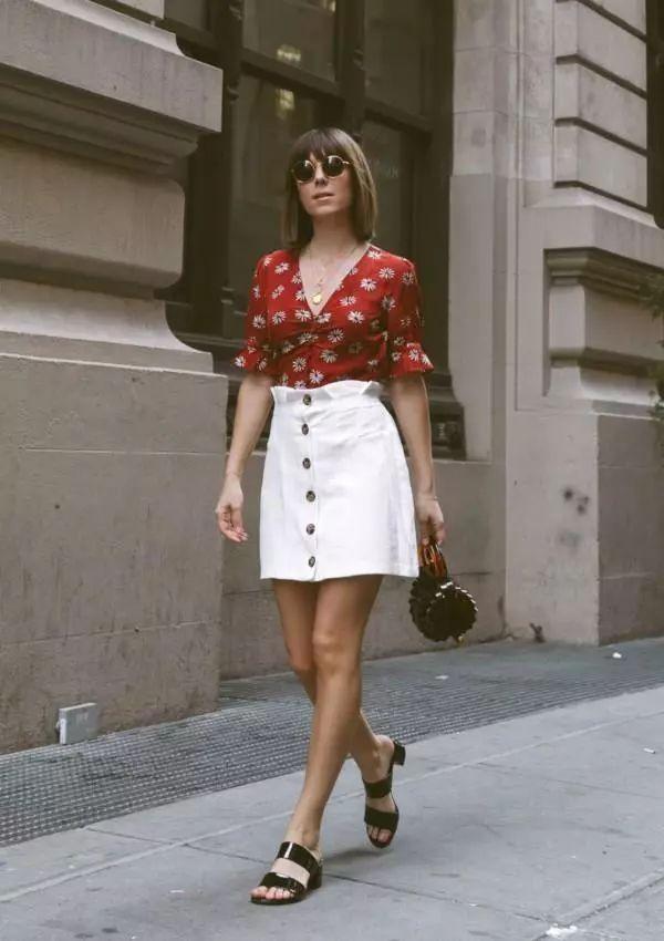 This summer dress is paired with heel shoes, and the gentle temperament is unconventional!