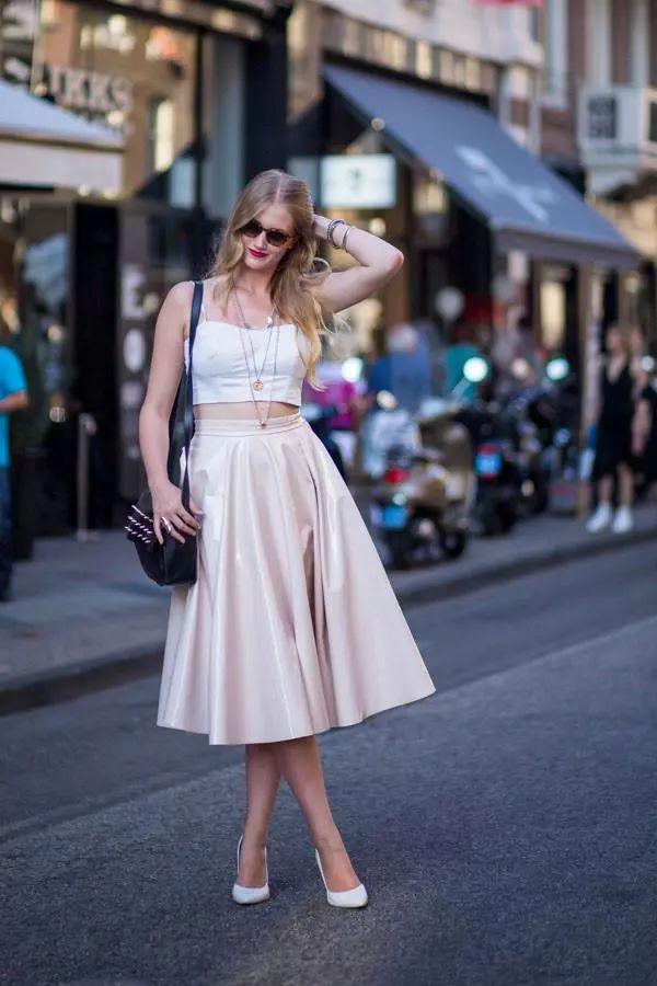 This summer dress is paired with heel shoes, and the gentle temperament is unconventional!