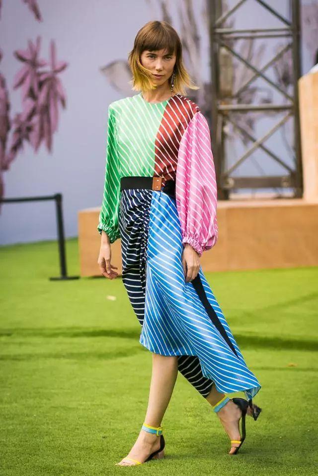 This summer dress is paired with heel shoes, and the gentle temperament is unconventional!