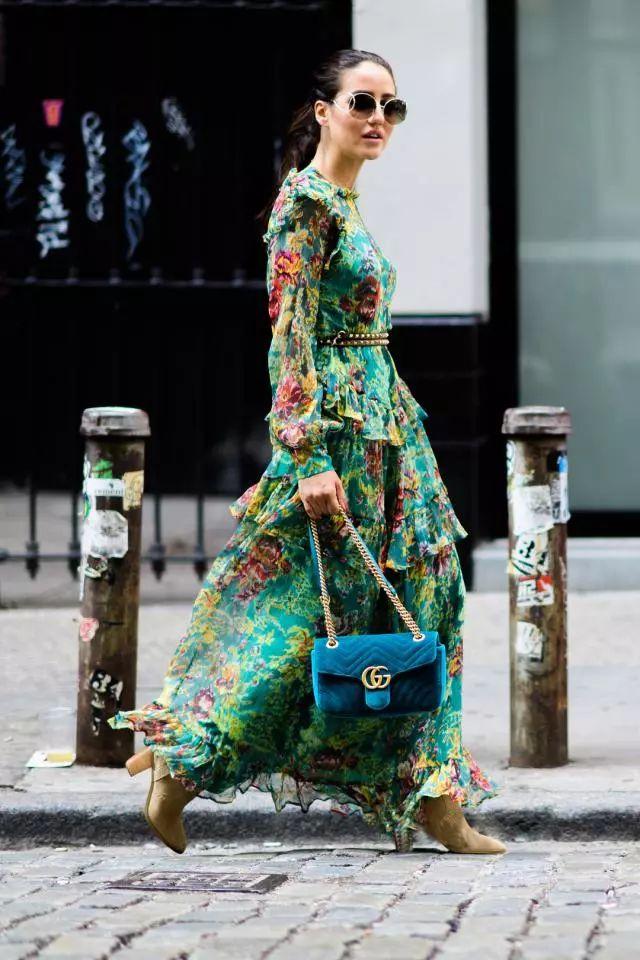 This summer dress is paired with heel shoes, and the gentle temperament is unconventional!