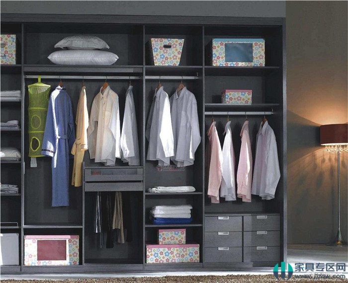 Customized wardrobes have doorways installed. How do you install them? You will understand after reading it.