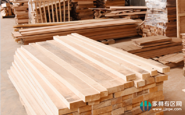 Before using the jigsaw glue for wood slabs, the wood is aged for at least 1 month.