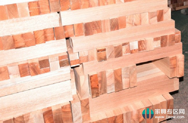 Before using the jigsaw glue for wood slabs, the wood is aged for at least 1 month.