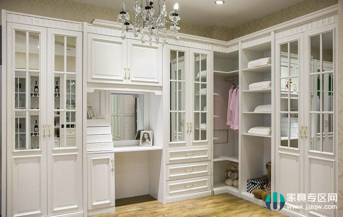 The wardrobe on the market can not meet your needs? Then customize one yourself.