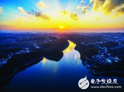 Drone aerial photography pictures: take you flowers, enjoy the river, enjoy the scenery
