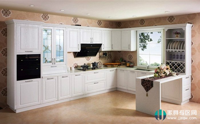 What are the types and characteristics of cabinet doors in the renovated kitchen?