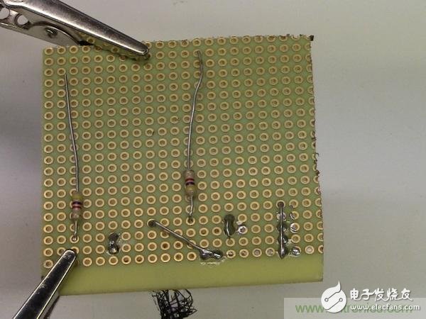 Turn computer sound card into oscilloscope with software and simple circuit