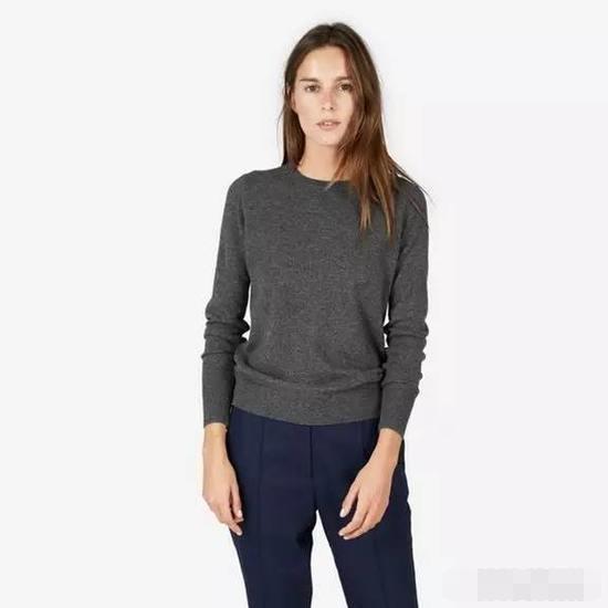 Who says cashmere sweaters must be old-fashioned? These cashmere sweaters are the must-haves in fashionable girls' cupboards.