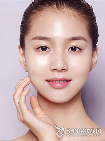 What is inside the acne? Acne squeezes out white things. Causes of acne. Why can't acne squeeze?
