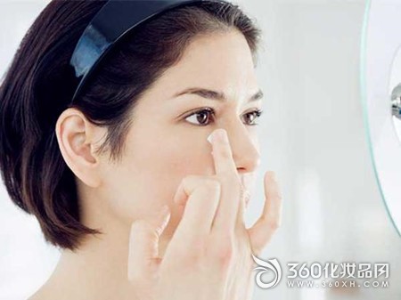 How to eliminate eye bags Eye massage method Quickly eliminate eye bags method Chrysanthemum tea eyes