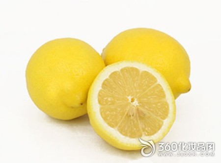 Sweet and sour lemonade, good drink and detoxification whitening