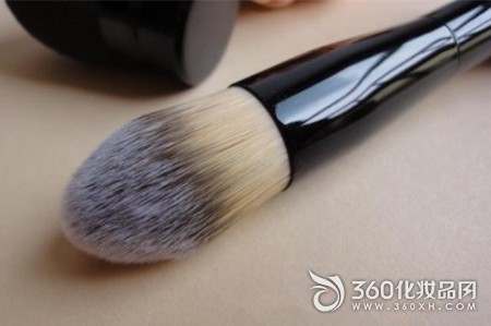 Makeup brush clean at least twice a week