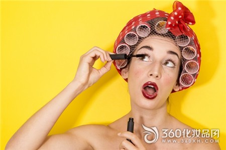 Eyelash mascara skin characteristics