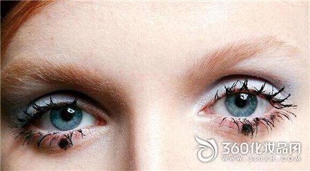 Mascara does not dry the entire eyelid
