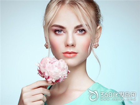 False eyelashes