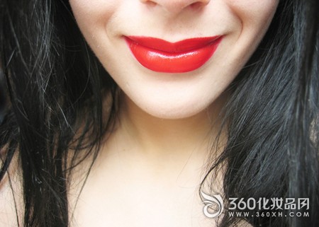 Six reasons to reveal the long spots on the lips