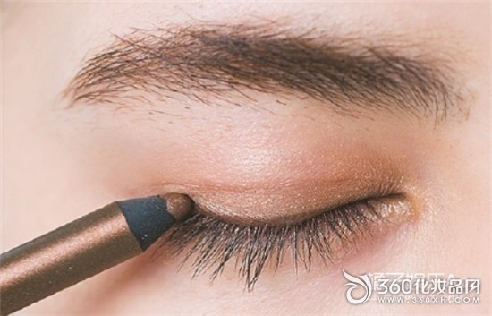 In the internship season, how does the interview makeup become more popular with the interviewer? 4