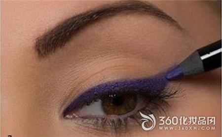 Eye makeup, colored eyeliner