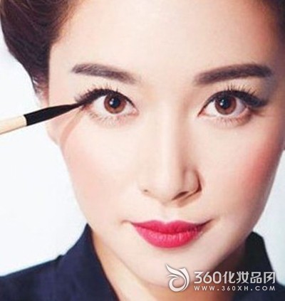 Liquid eyeliner Liquid eyeliner drawing How to use liquid eyeliner