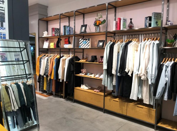 èŽŽæ–¯èŽ±æ€å“ç‰Œæœè£…åº—ï¼Œç”¨å®žåŠ›æ’¬åŠ¨å¸‚åœºï¼Œç”¨å“è´¨å¾æœäººå¿ƒï¼