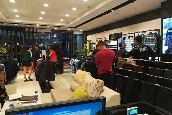 å¯Œç»…ç”·è£…åŠ ç›Ÿ åå¤§åŠ ç›Ÿæ‰¶æŒåŠ©æ‚¨å¼€åº—æ— å¿§