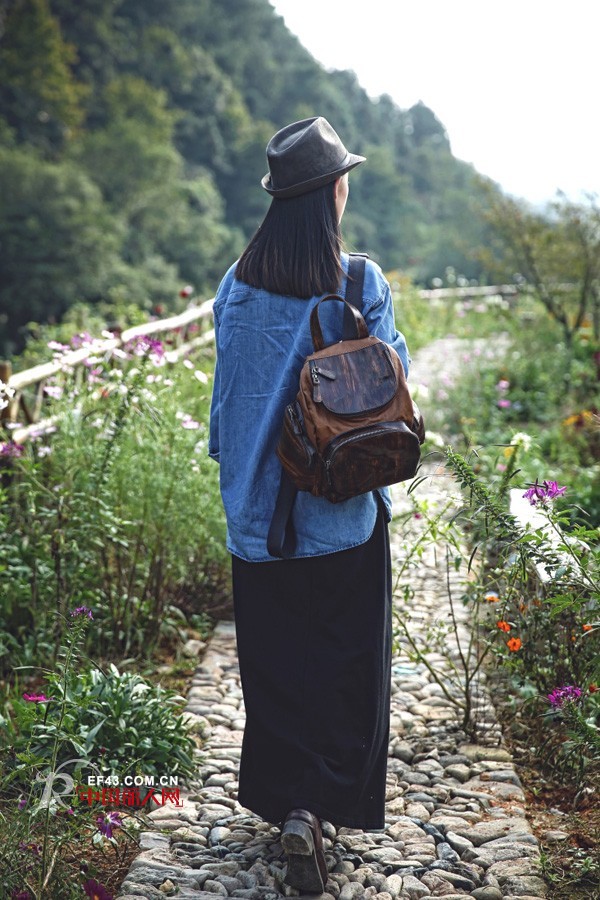 å›½åº†æ—…è¡Œï¼Œå¥³äººå¯ä»¥èƒŒä»€ä¹ˆåŒ…