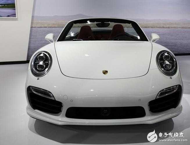The world's fastest 10 roadsters, Bugatti second, the first is it