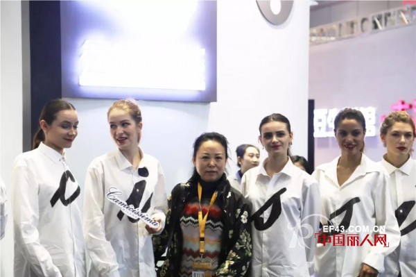 æºç±³åˆ‡æƒŠè‰³äº®ç›¸CHIC2018æ˜¥å­£å±• é•¿è…¿å¥³ç¥žç‚¹ç‡ƒå…¨åœº