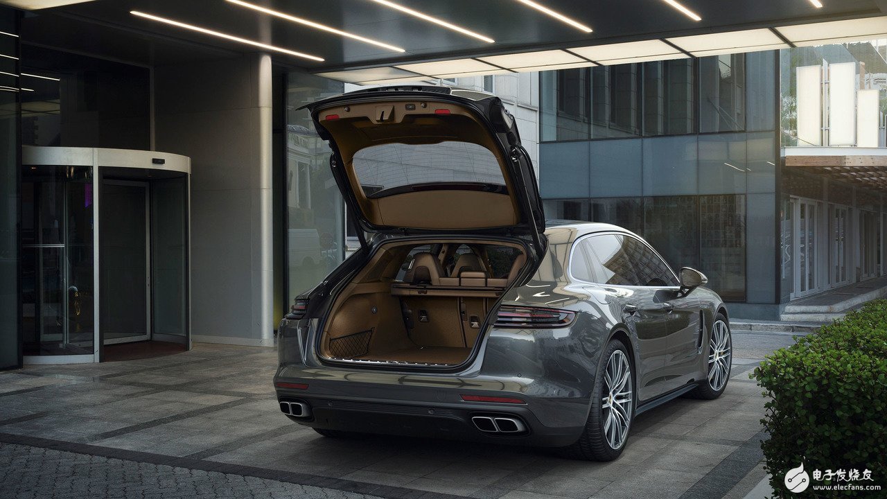 Porsche Panamera "Travel Edition" Sport Turismo exposure