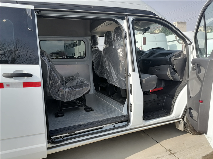 Vaccine cold chain vehicle configuration_CDC vaccine delivery vehicle_Jiangling New Transit V362_where is the vaccine transport vehicle manufacturer?