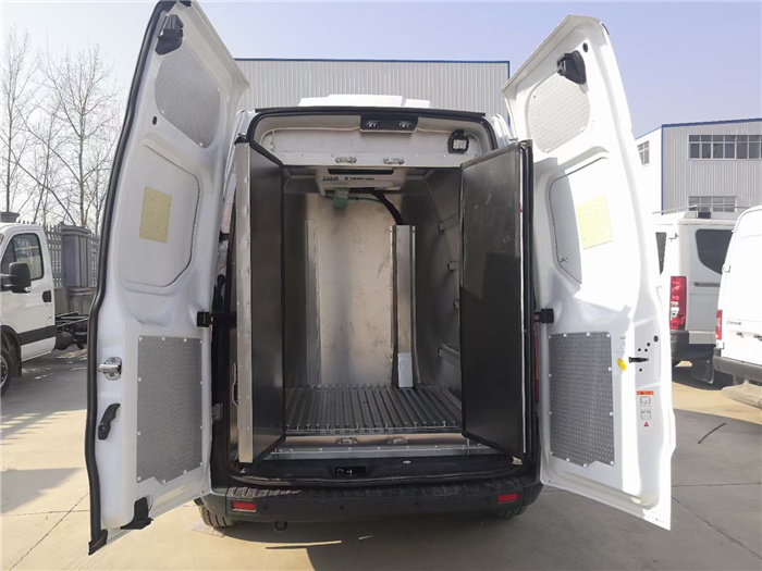 Vaccine cold chain vehicle manufacturer_CDC vaccine delivery vehicle_Ford imported cold machine_where is the vaccine transport vehicle manufacturer