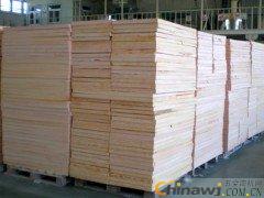 What are the characteristics of composite phenolic insulation board?