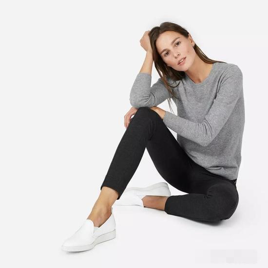 Who says cashmere sweaters must be old-fashioned? These cashmere sweaters are the must-haves in fashionable girls' cupboards.