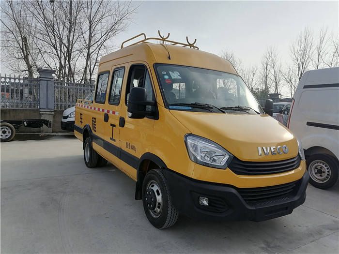 Railway maintenance truck_oilfield engineering vehicle_iveco 9-seater with bucket-new Wolfson electric rescue truck