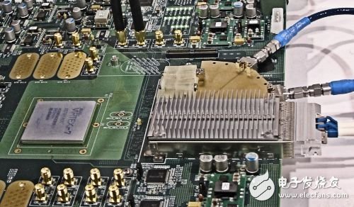 Gearbox free 100G interface for connecting CFP2 optical modules via a four-way 25.78G serial transceiver