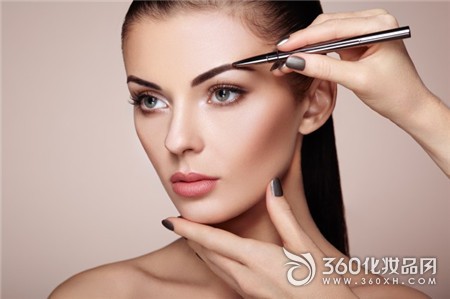 Fog eyebrows, artificial eyebrows, young women, eyebrows, eyebrow powder