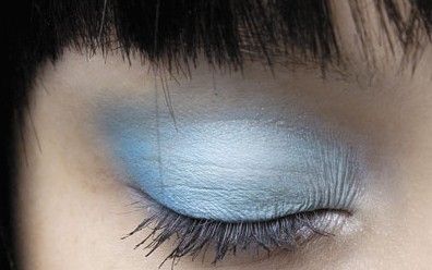 Blue eye makeup