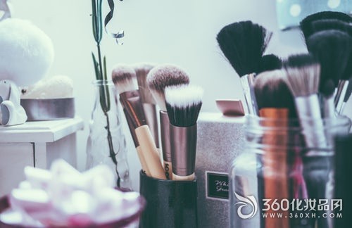 What are the professional make-up tool brands?