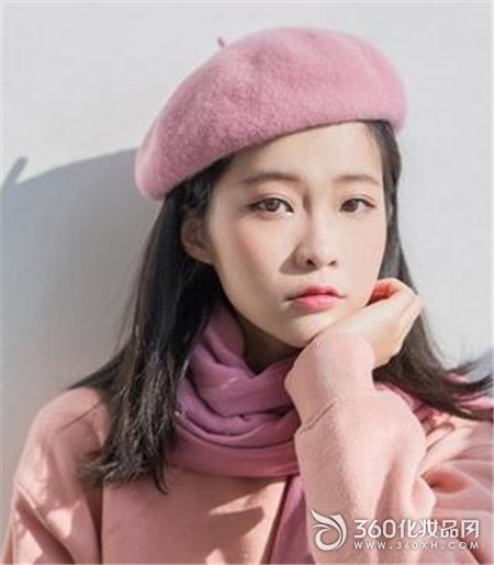 Lady makeup blush eyebrows face fine lines cheeks eyes makeup thick foundation