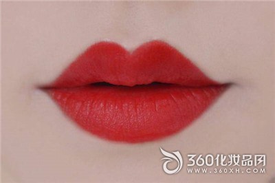 Summer lip makeup style