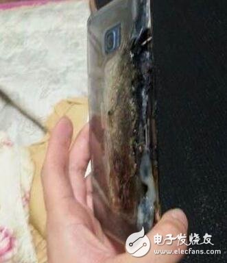 Samsung Note 7 charging explosion case, the baby looked at the phone panic!