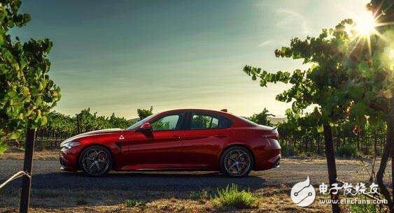 2017 Alfa Romeo Giulia, competitive BMW 3 Series and Audi A5