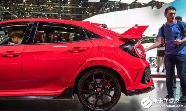 When you meet the tenth generation Civic Type R, don't mess with it, Porsche has to lean on the side.