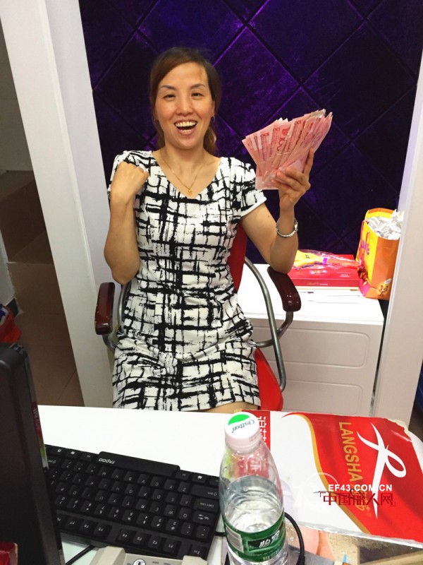 æµªæ¼«å­£èŠ‚|çƒ­çƒˆç¥è´ºäº‘å—çœæ˜­é€šå¸‚èµµå¥³å£«æµªæ¼«å­£èŠ‚åº—å›½åº†æ´»åŠ¨ä¸šç»©é«˜è¾¾9215å…ƒ