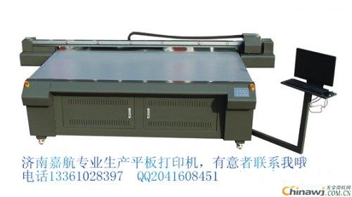 What are the preparations for the universal flatbed printer before use?