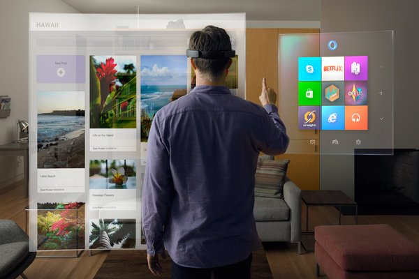 Holographic projection headset HoloLens