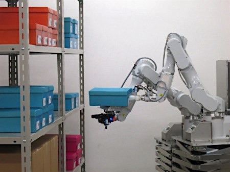 Japan launches a mobile logistics robot