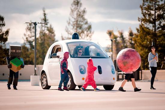 Google opposes California's new draft regulations restricting the development of driverless cars