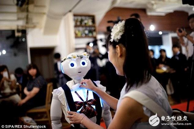Wonderful is everywhere! The robot can also get married.